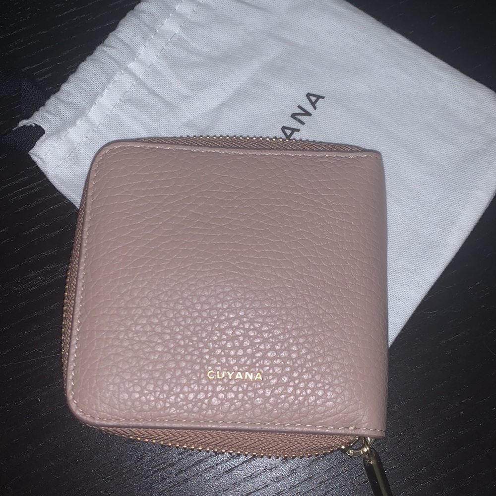 Cuyana Wallet